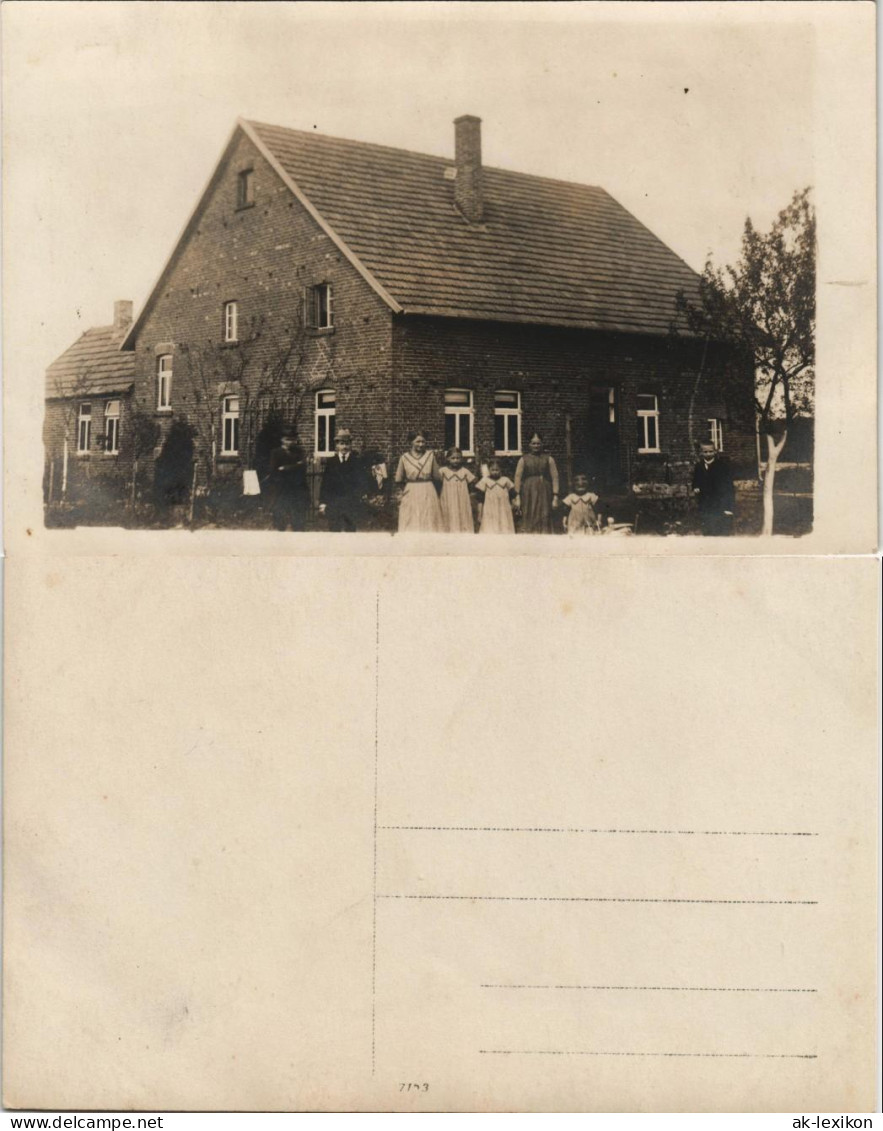 Ansichtskarte  Familie Vor Einfamilien Ziegelhaus 1922 Privatfoto - Zonder Classificatie