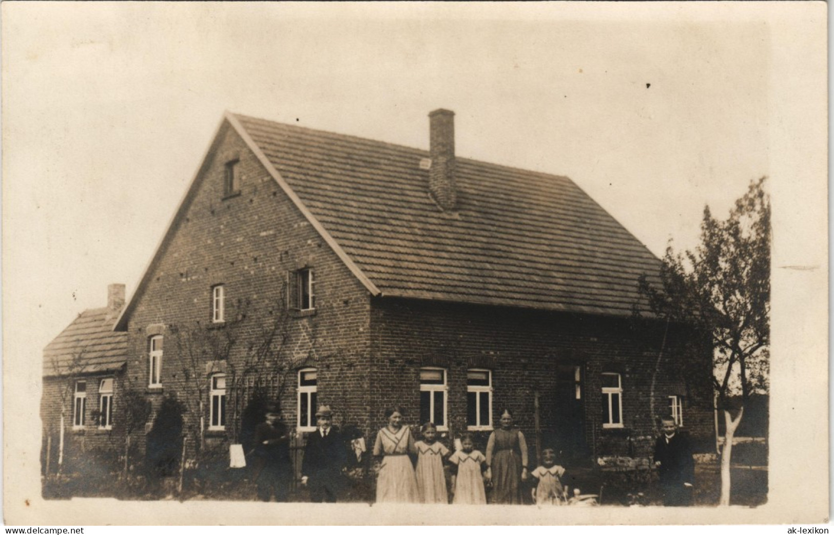Ansichtskarte  Familie Vor Einfamilien Ziegelhaus 1922 Privatfoto - Unclassified