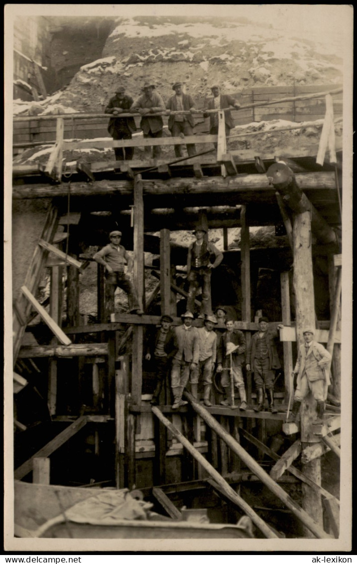 Foto  Bauarbeiter Arbeiter Holzgerüst - Schlucht 1926 Privatfoto - Unclassified