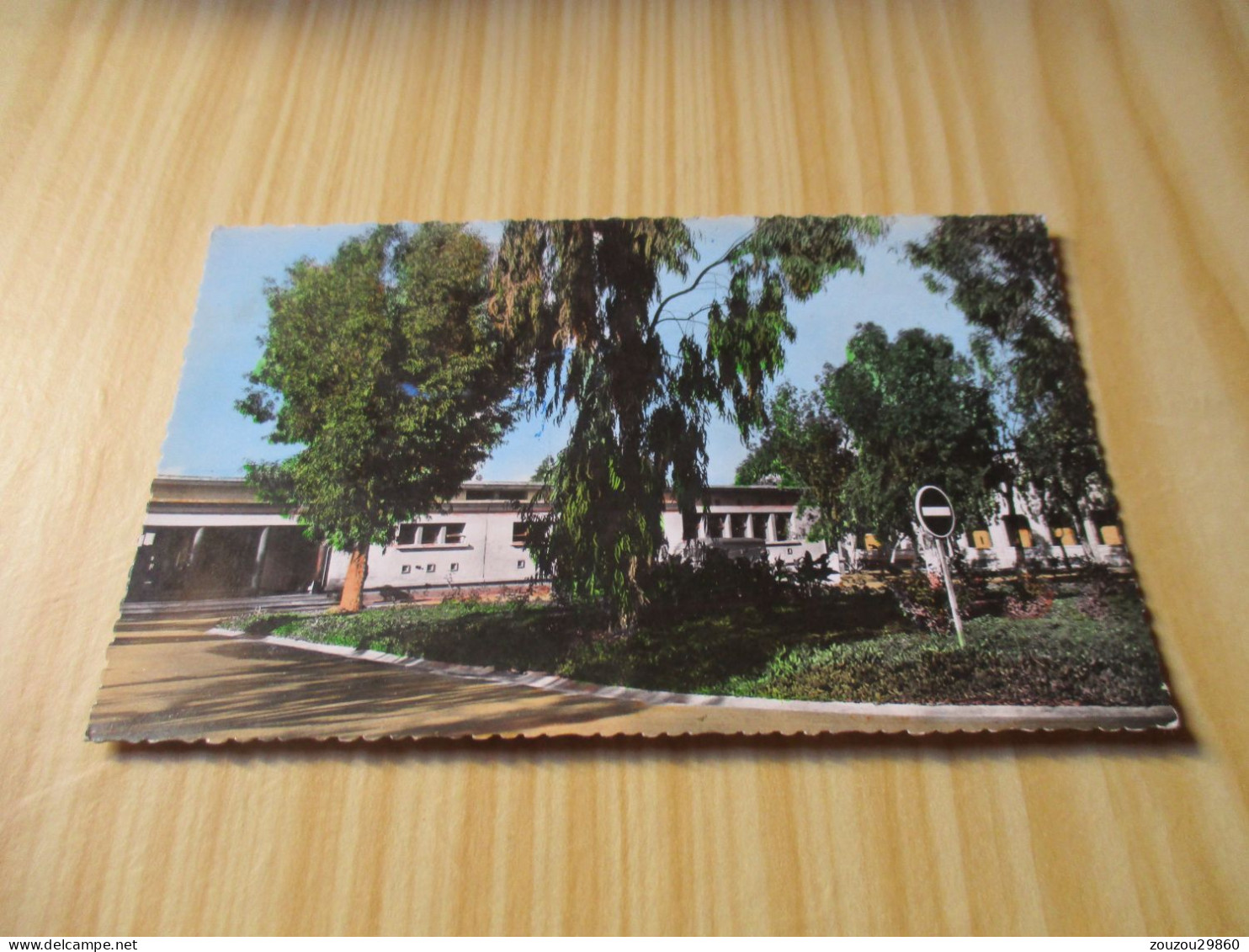 CPSM Base Aérienne De Blida (Algérie).Pelouses Et Entrée Du Mess Sous-Officiers. - Blida