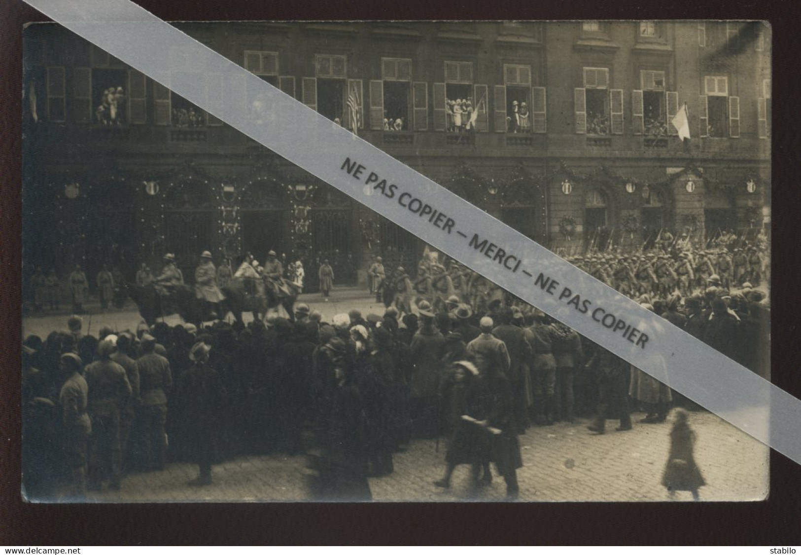 57 - METZ - DEFILE MILITAIRE - CARTE PHOTO ORIGINALE - Metz