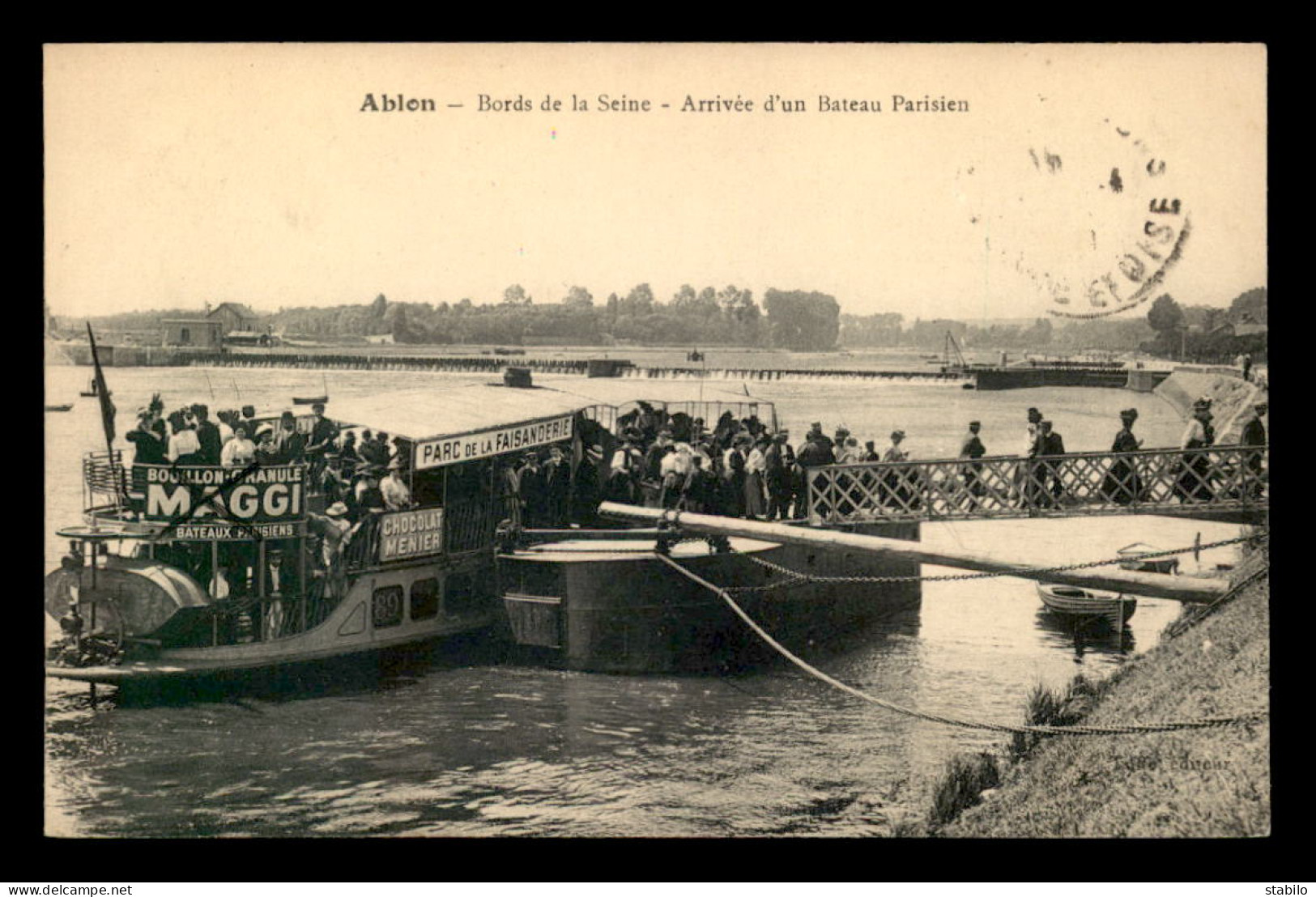 94 - ABLON-SUR-SEINE - BORDS DE LA SEINE - ARRIVEE D'UN BATEAU PARISIEN - Ablon Sur Seine