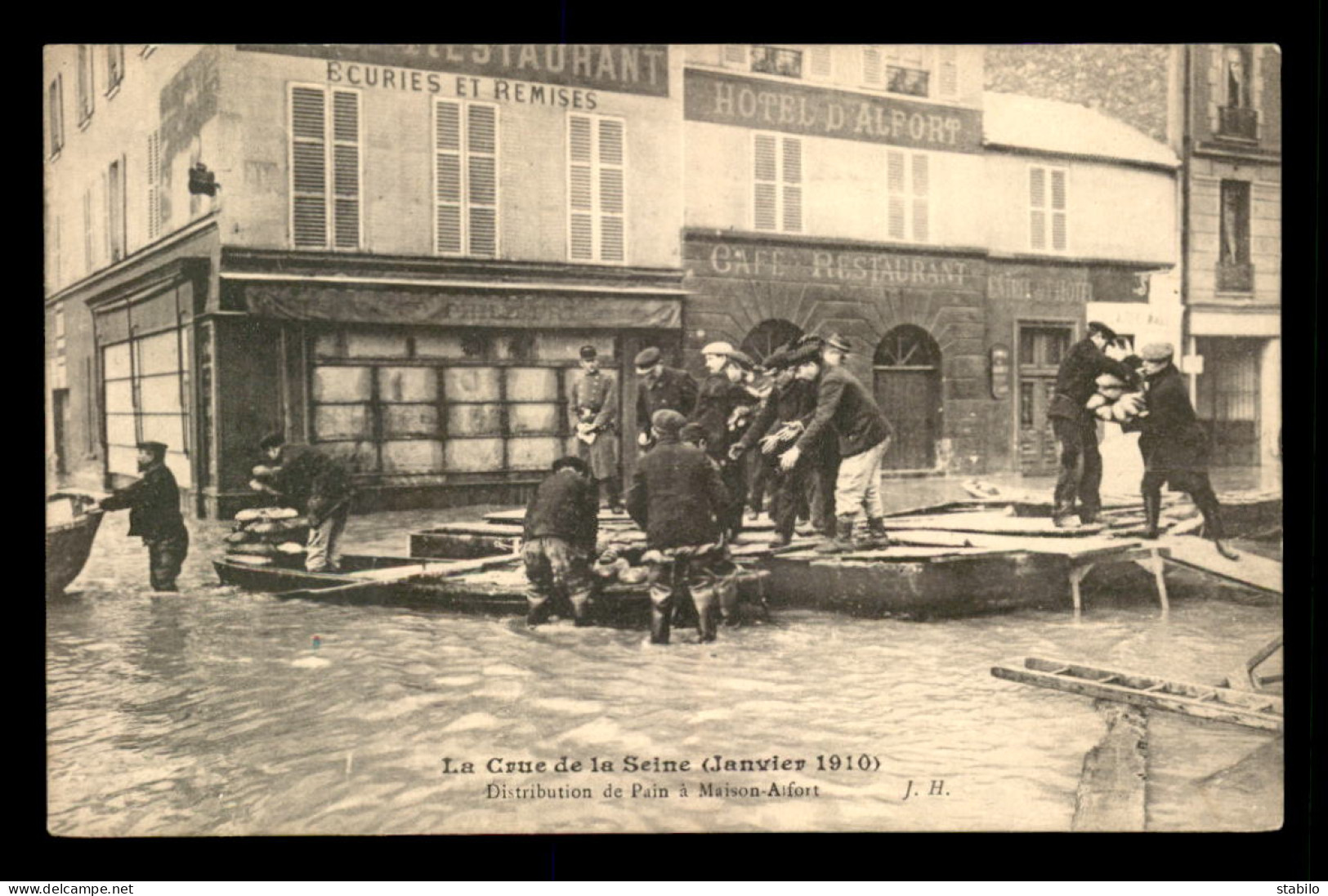 94 - MAISONS-ALFORT - INONDATIONS DE 1910 - LA DISTRIBUTION DU PAIN - Maisons Alfort