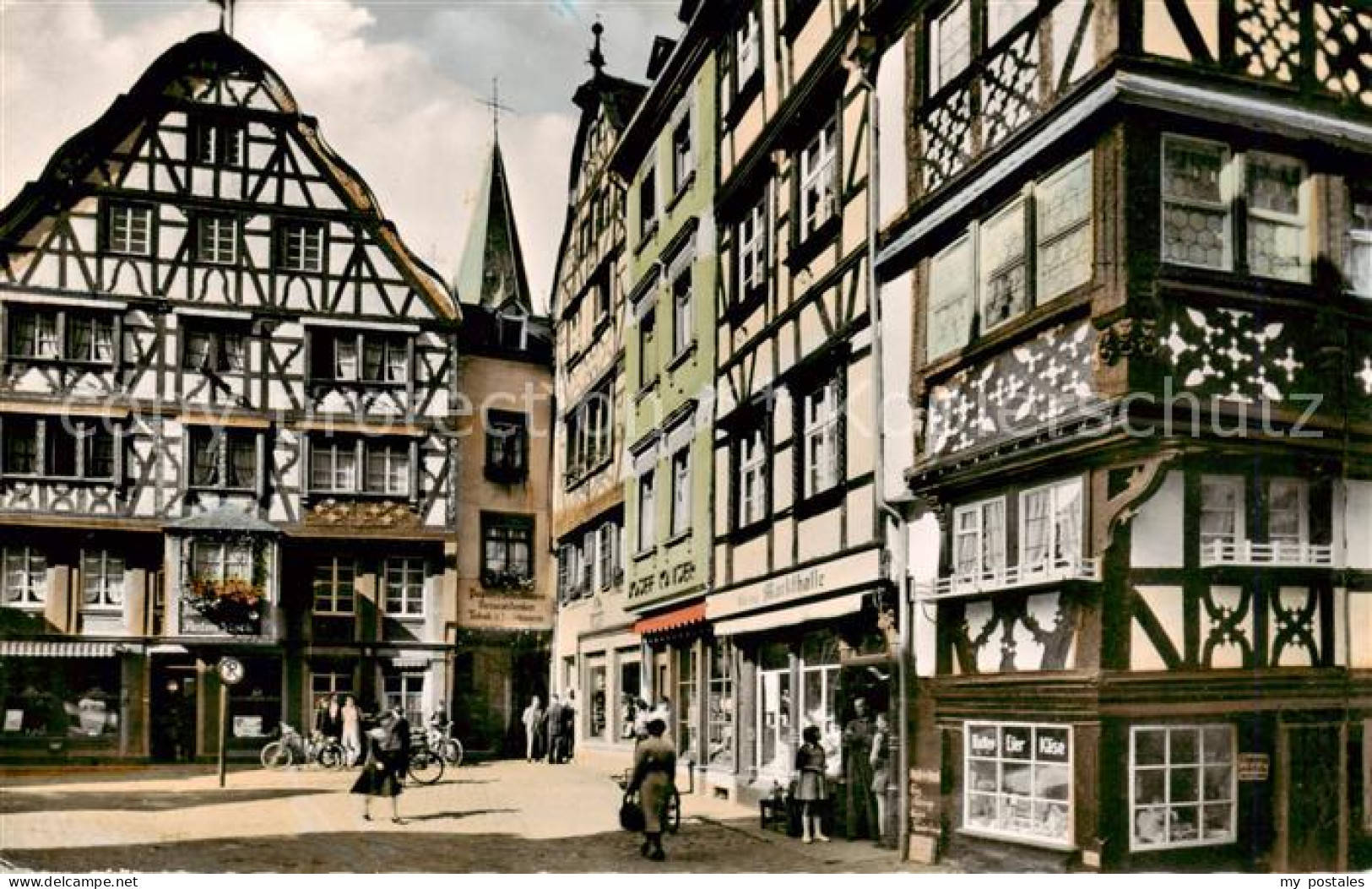 73829617 Bernkastel-Kues Berncastel Marktplatz Fachwerkhaeuser  - Bernkastel-Kues