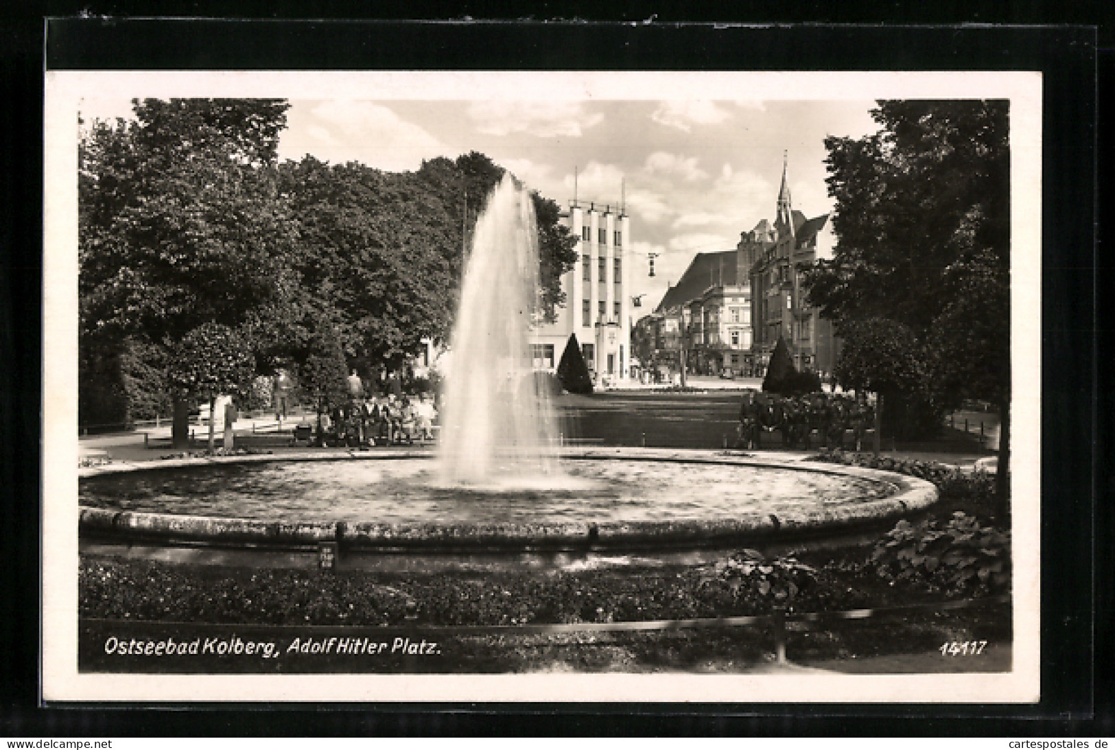 AK Kolberg,  Platz Mit Springbrunnen  - Pommern