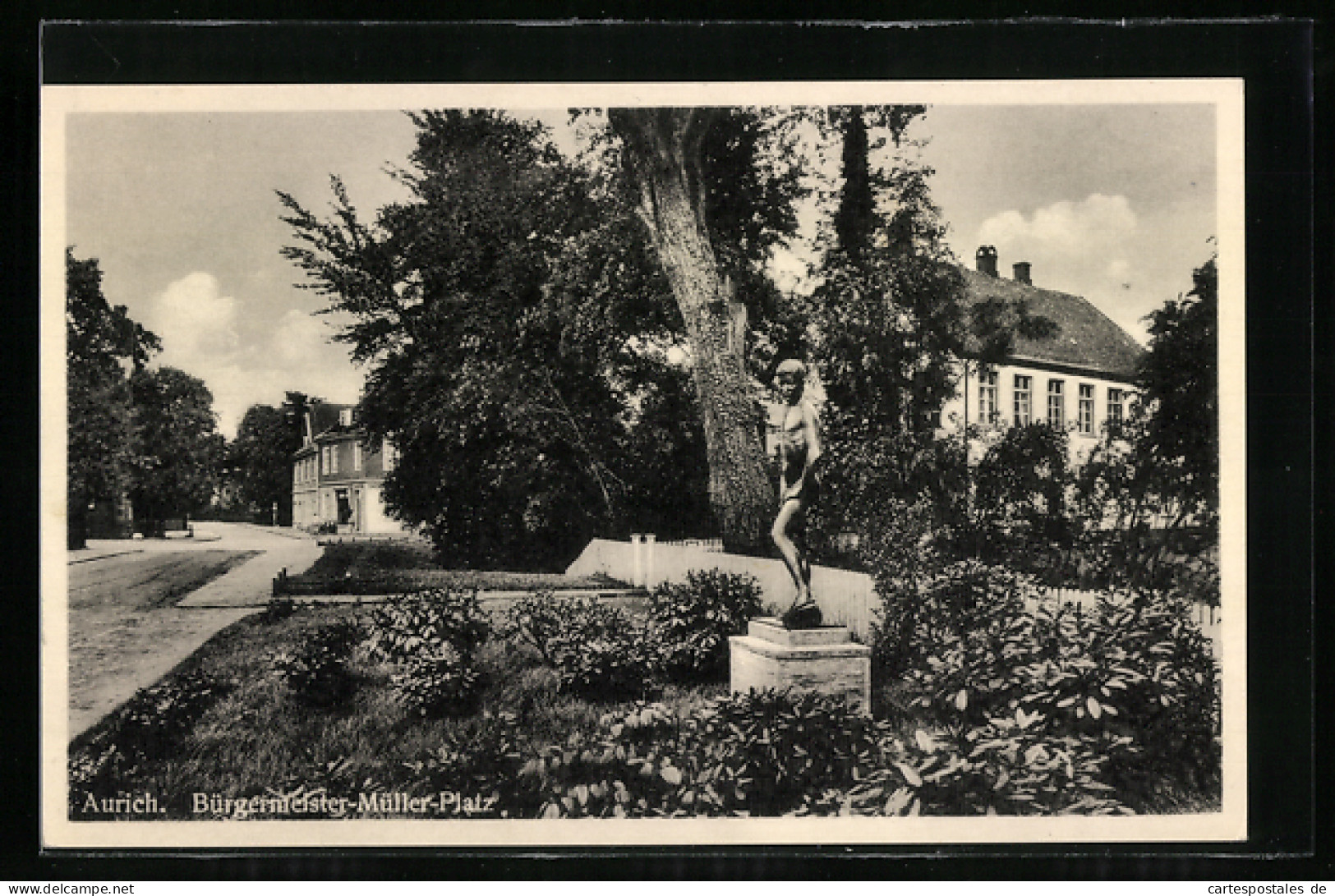 AK Aurich / Ostfriesland, Bürgermeister-Müller-Platz Mit Knabenstatue  - Aurich