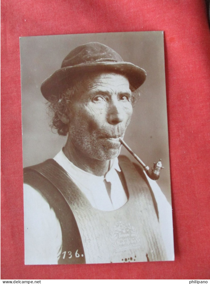 Pipe Smoking Man.     Ref 6400 - Europe