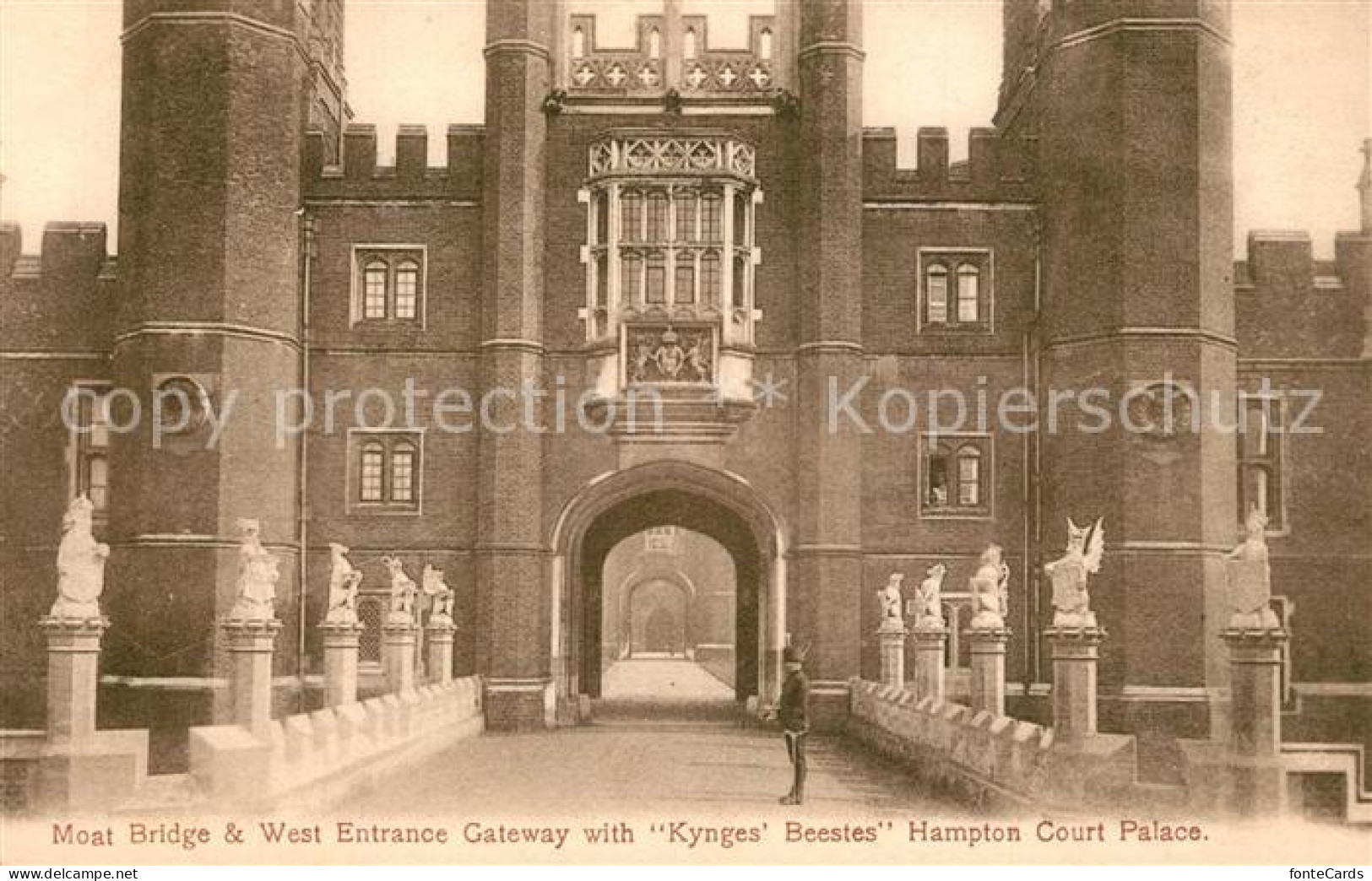 73318169 Hampton Court Palace Moat Bridge West Entrance Gateway Kynges Beestes H - Herefordshire