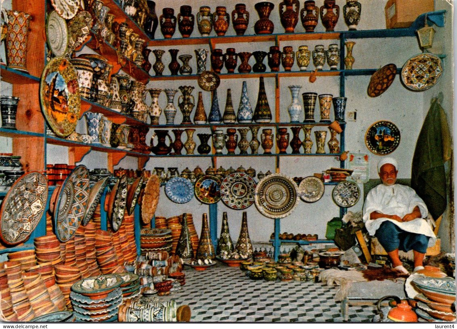 5-5-2024 (4 Z 15) Potery Seller (marchand De Poteries)  North Africa ? - Mercaderes