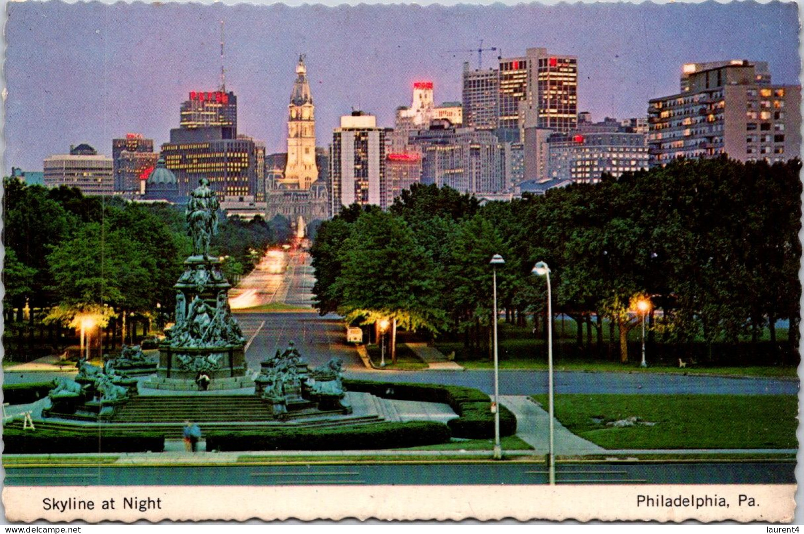 5-5-2024 (4 Z 15) USA - Philadephia - Skyline At N Ight + Indepence Hall (2 Postcrds) - Philadelphia