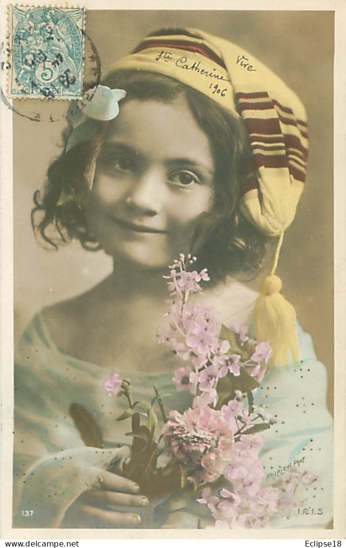 Jolie Portrait Fillette Fleurs - Bonnet      Q 2599 - Portretten