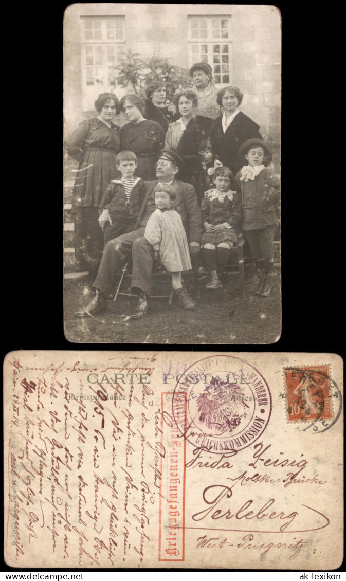 Ansichtskarte Leben Gruppenfoto 1914   Mit Rotem Stempel "Kriegsgefangenenpost" - Unclassified