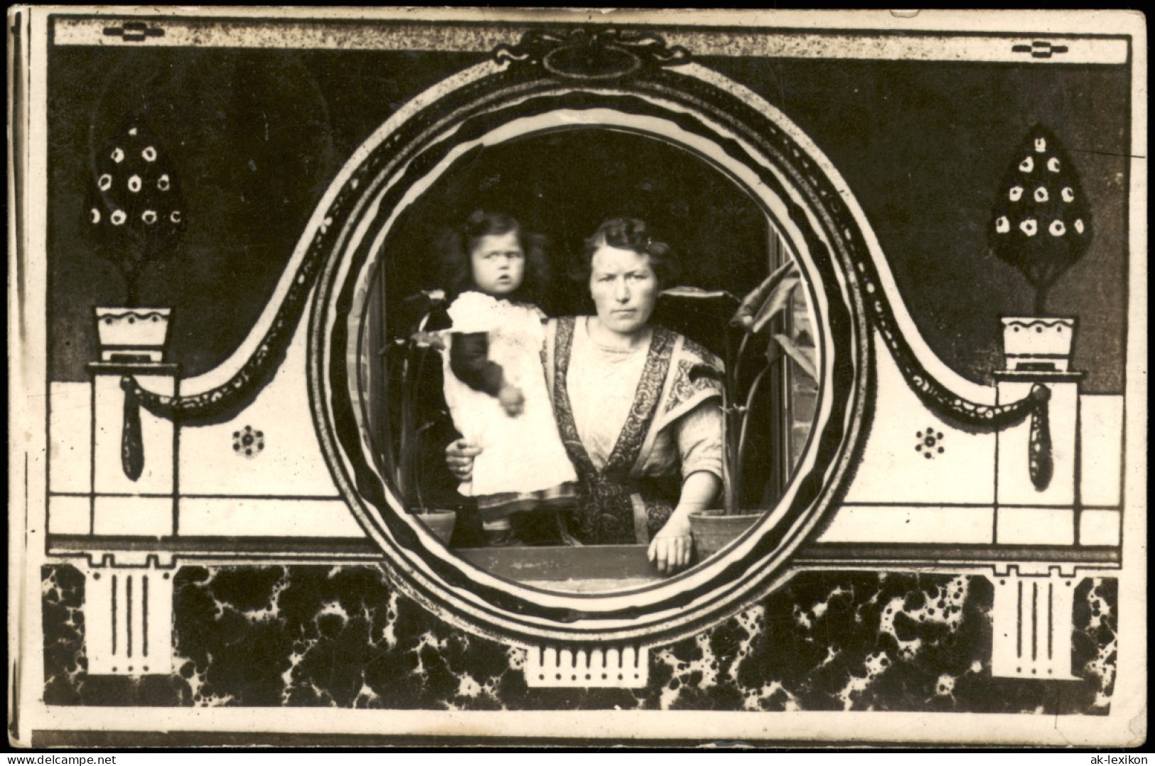 Fotokunst Fotomontagen: Frau Mit Kind Montiert Zwischen Motiven 1910 - Unclassified