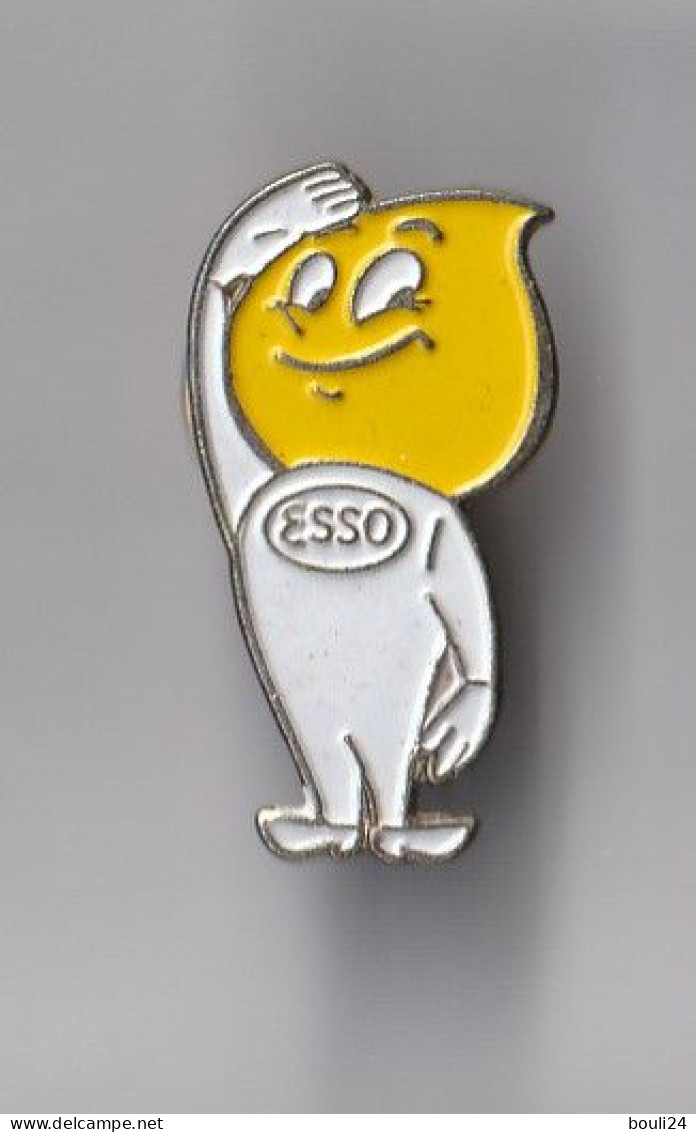 PIN'S THEME CARBURANT ESSO GOUTTE HUILE  HOMME GRAND FORMAT - Brandstoffen