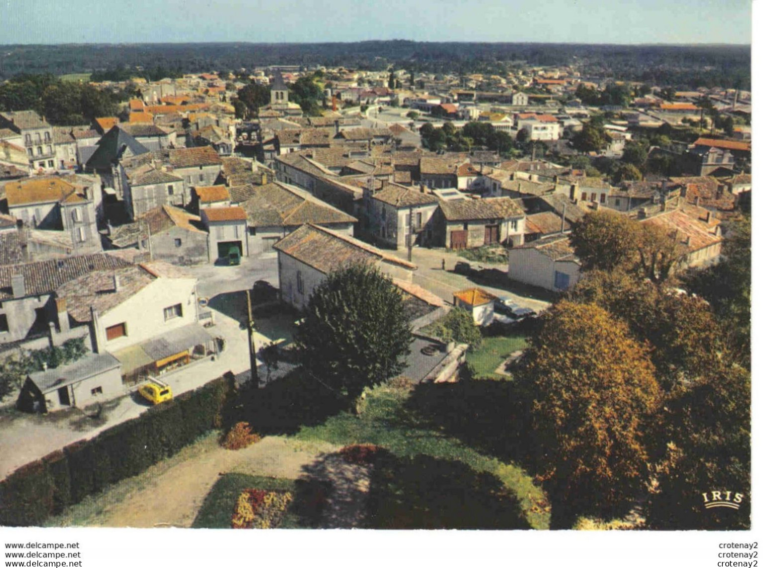 17 MONTENDRE N°3 Vue Générale PUB Fina Renault 4L Camionnette Des PTT Avec échelle Sur Le Toit - Montendre