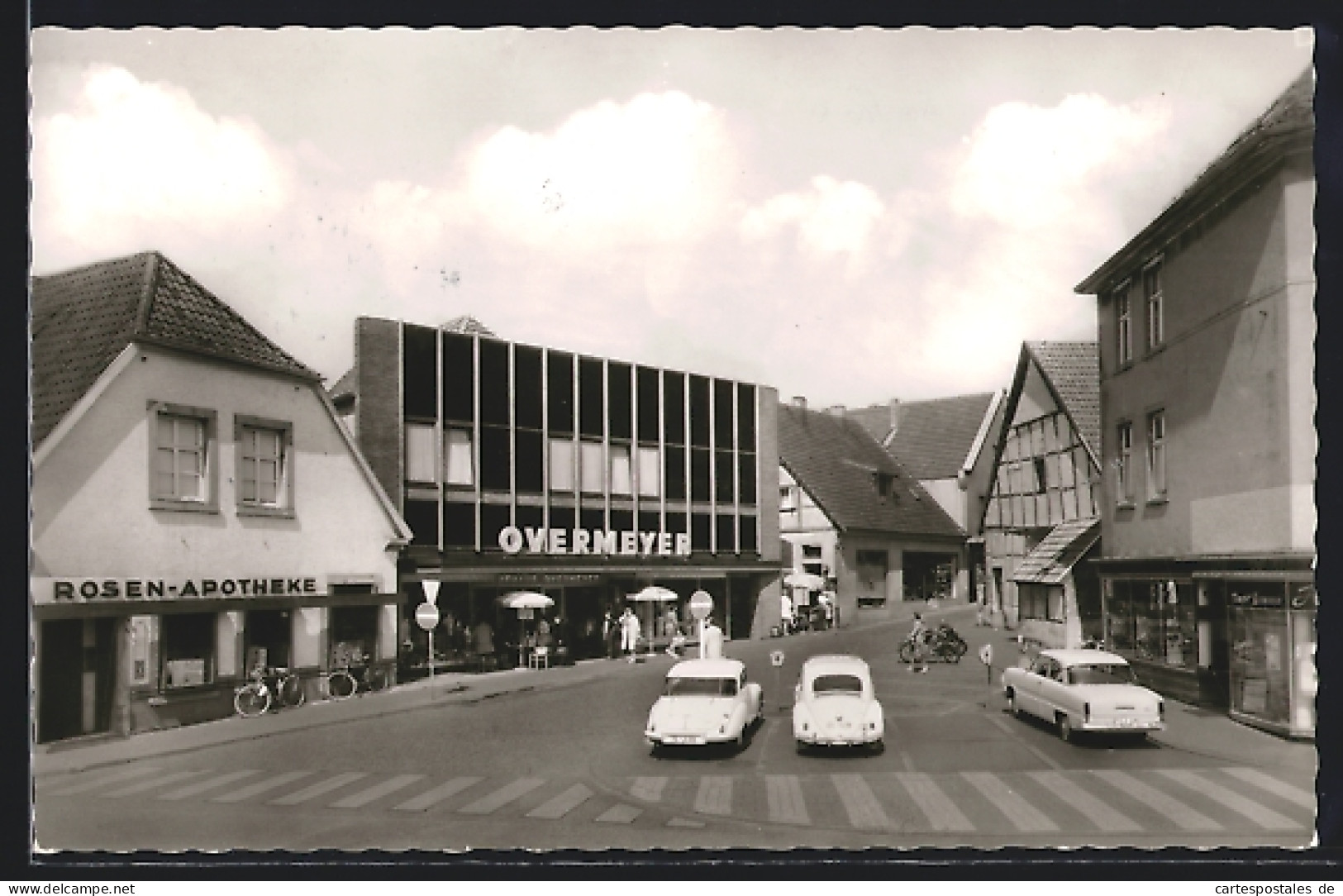 AK Ibbenbüren, Rosen-Apotheke Und Kaufhaus Overmeyer Am Unteren Markt, VW Käfer  - Ibbenbueren