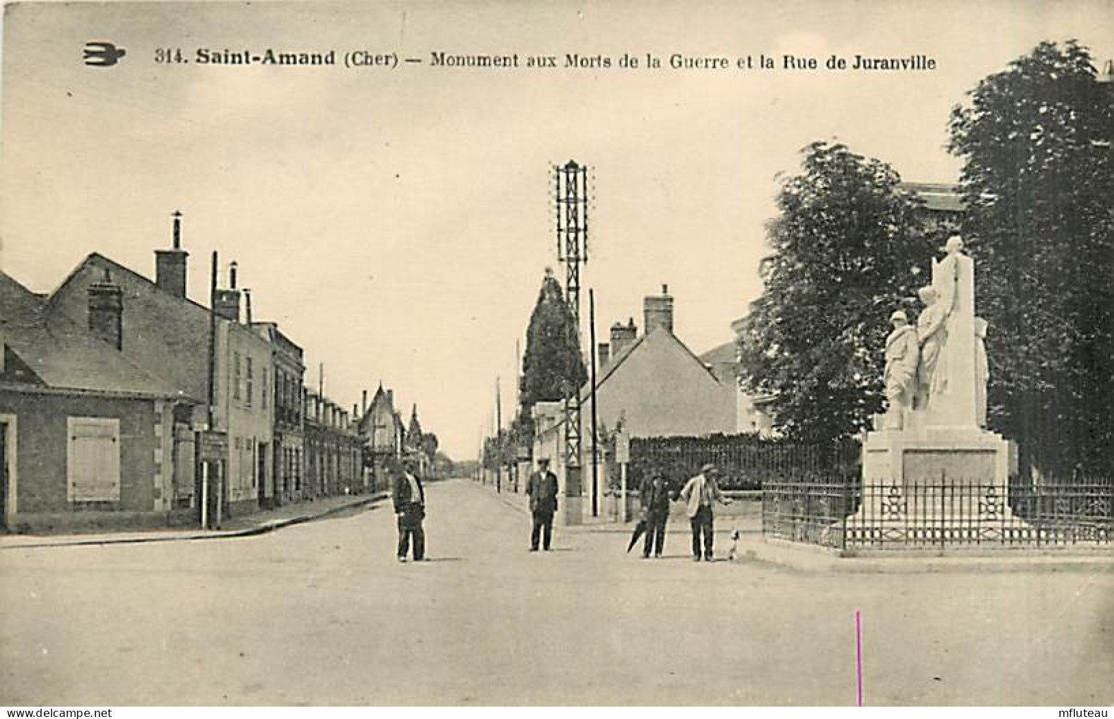 18* ST AMAND Monument Aux Morts    MA100,0301 - Saint-Amand-Montrond