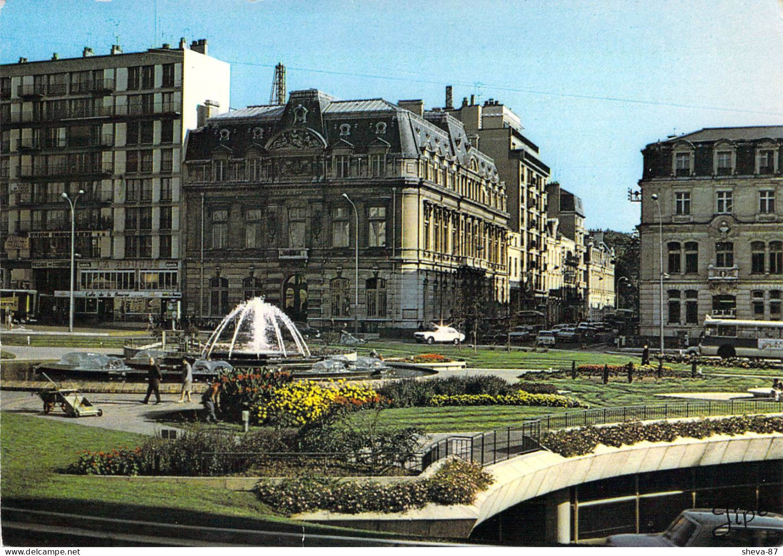 72 - Le Mans - Place De La République, Les Jardins Et Le Jet D'eau - Au Fond, La Chambre De Commerce Et La Poste - Le Mans