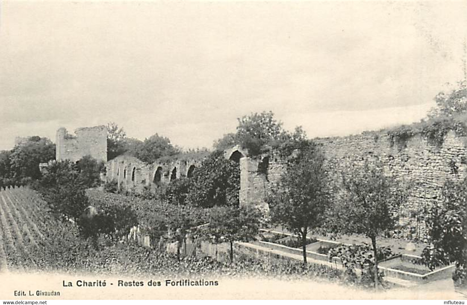 58* LA CHARITE Ruines Fortifications       MA105,0301 - La Charité Sur Loire