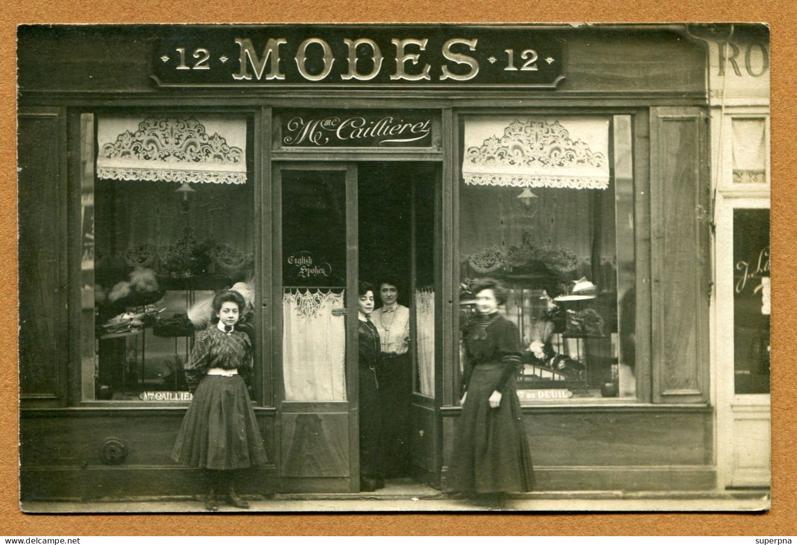 PARIS (11) : " MODISTE - Mme CAILLIERET - 12 BOULEVARD DU TEMPLE "  Carte Photo - Arrondissement: 11