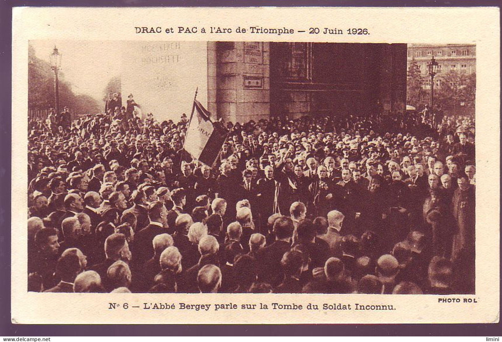 75 - PARIS - L'ABBE BERGE SUR LA TOMBE DU SOLDAT INCONNU - - Triumphbogen