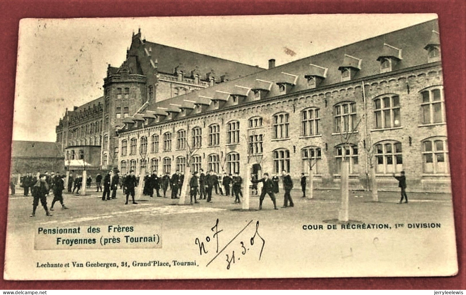 FROYENNES  -  Pensionnat Des Frères - Cour De Récréation , 1re Division  - 1905  - - Seneffe