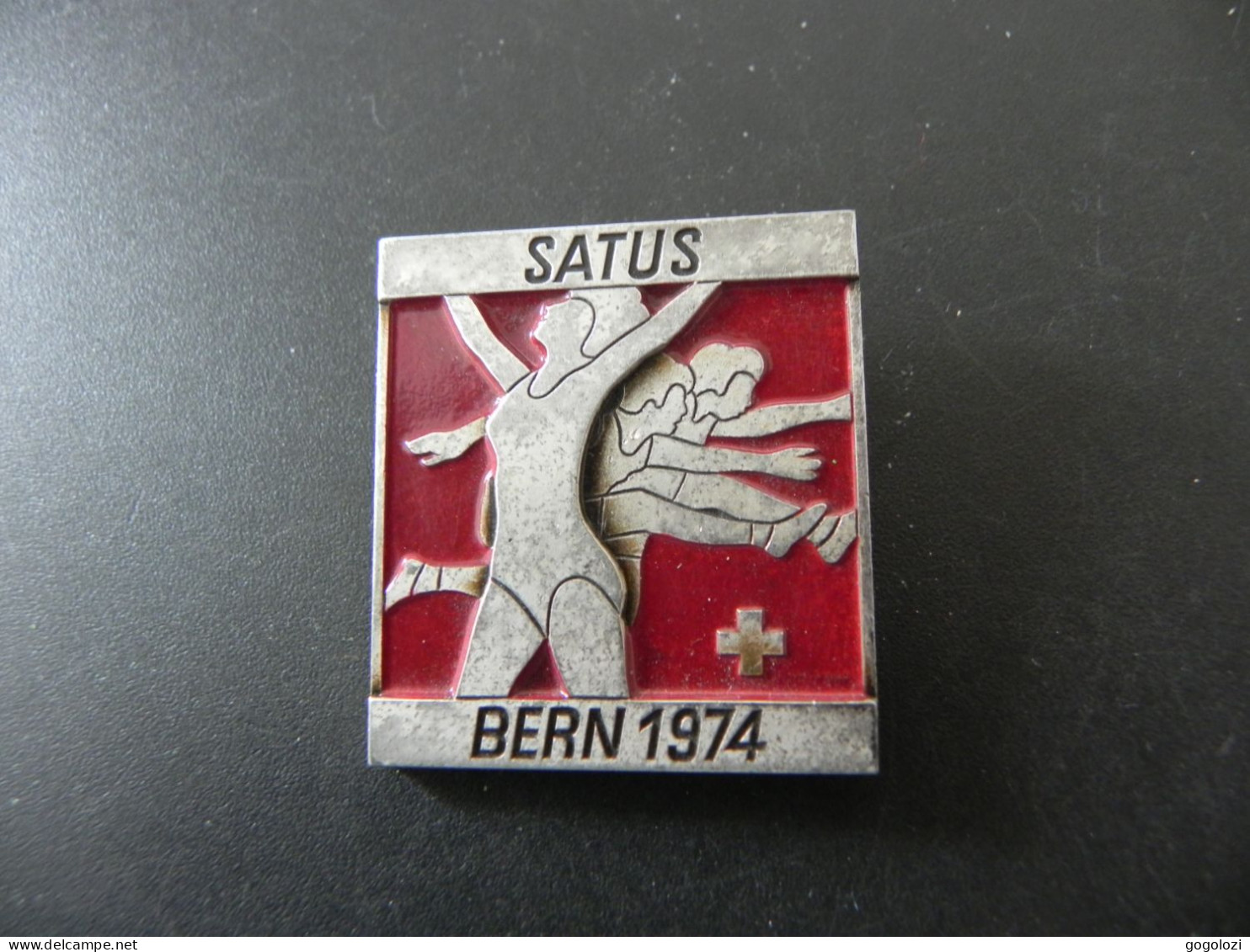 Old Badge Schweiz Suisse Svizzera Switzerland - Turnkreuz SATUS Bern 1974 - Zonder Classificatie