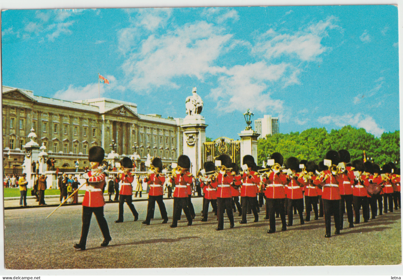 GB UK ENGLAND GREAT BRITAIN Guards Band Buckingham Palace LONDON No.413 Postcard C1960s-70s - Buckingham Palace