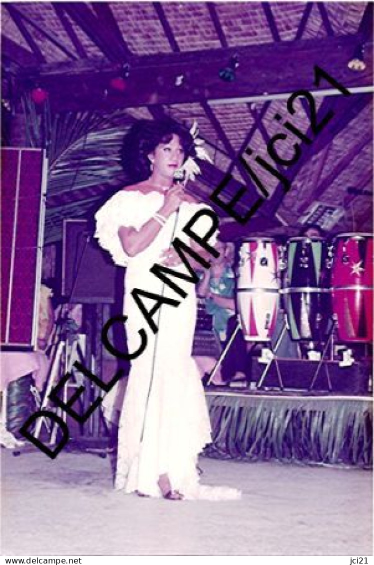 Raéraé (Réré = Travesti) à TAHITI Au Piano-Bar En 1982 Lors De L'élection De Leur Miss_D102 - Tahiti