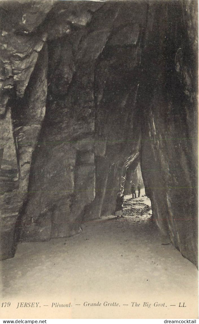 Royaume-Uni Iles De La Manche 2 Cpa JERSEY. Plemont La Passerelle Et Grande Grotte Animation - Plemont