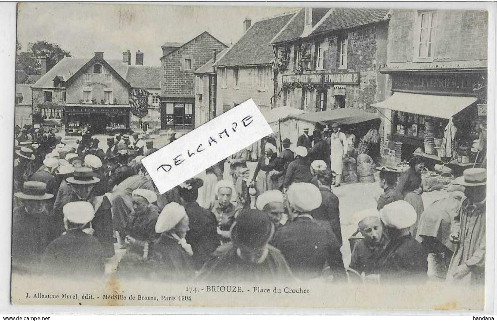 61 BRIOUZE MARCHE PLACE CROCHET 1905   ANIMATION    BEAU PLAN - Briouze