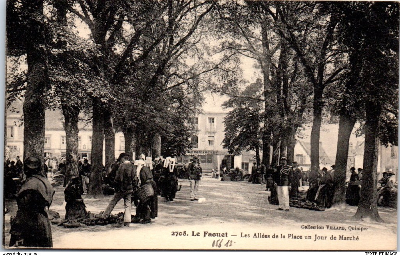 56 LE FAOUET - Les Allees De La Place Le Jour Du Marche - Le Faouet