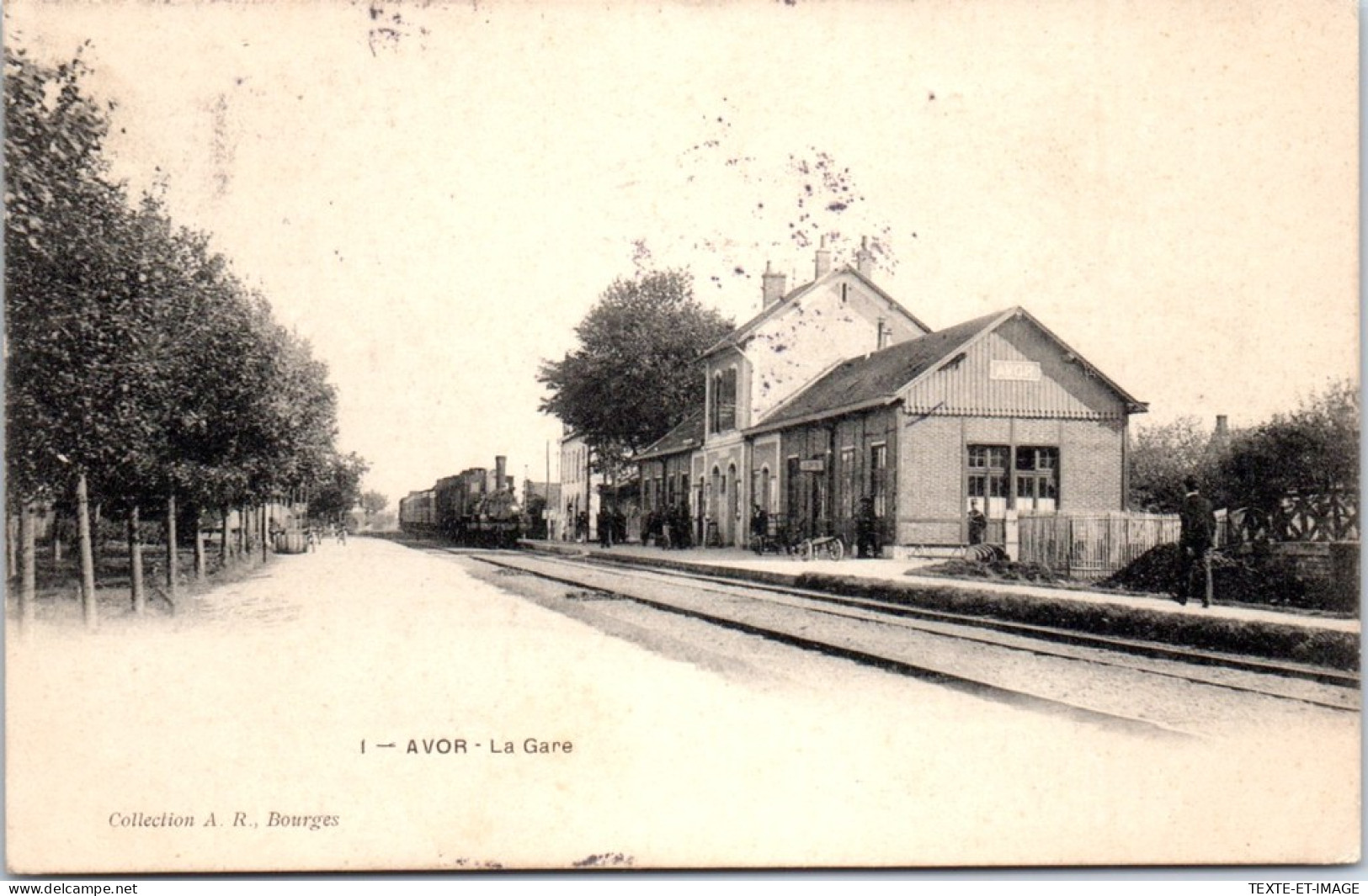 18 AVORD - La Gare, Arrivee D'un Train  - Avord