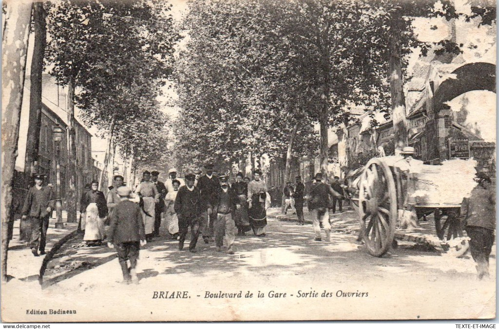 45 BRIARE - Sortie Des Ouvriers, Bld De La Gare  - Briare