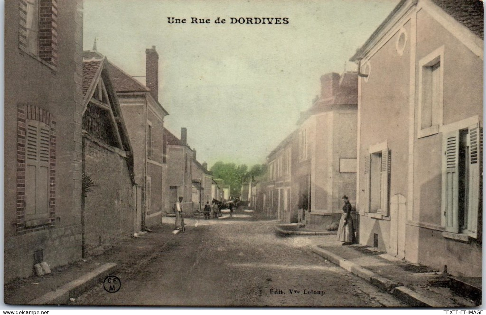 45 DORDIVES - Une Rue De Dordives.  - Dordives