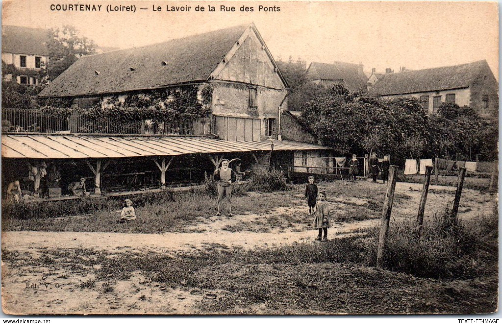 45 COURTENAY - Le Lavoir De La Rue Des Ponts  - Courtenay