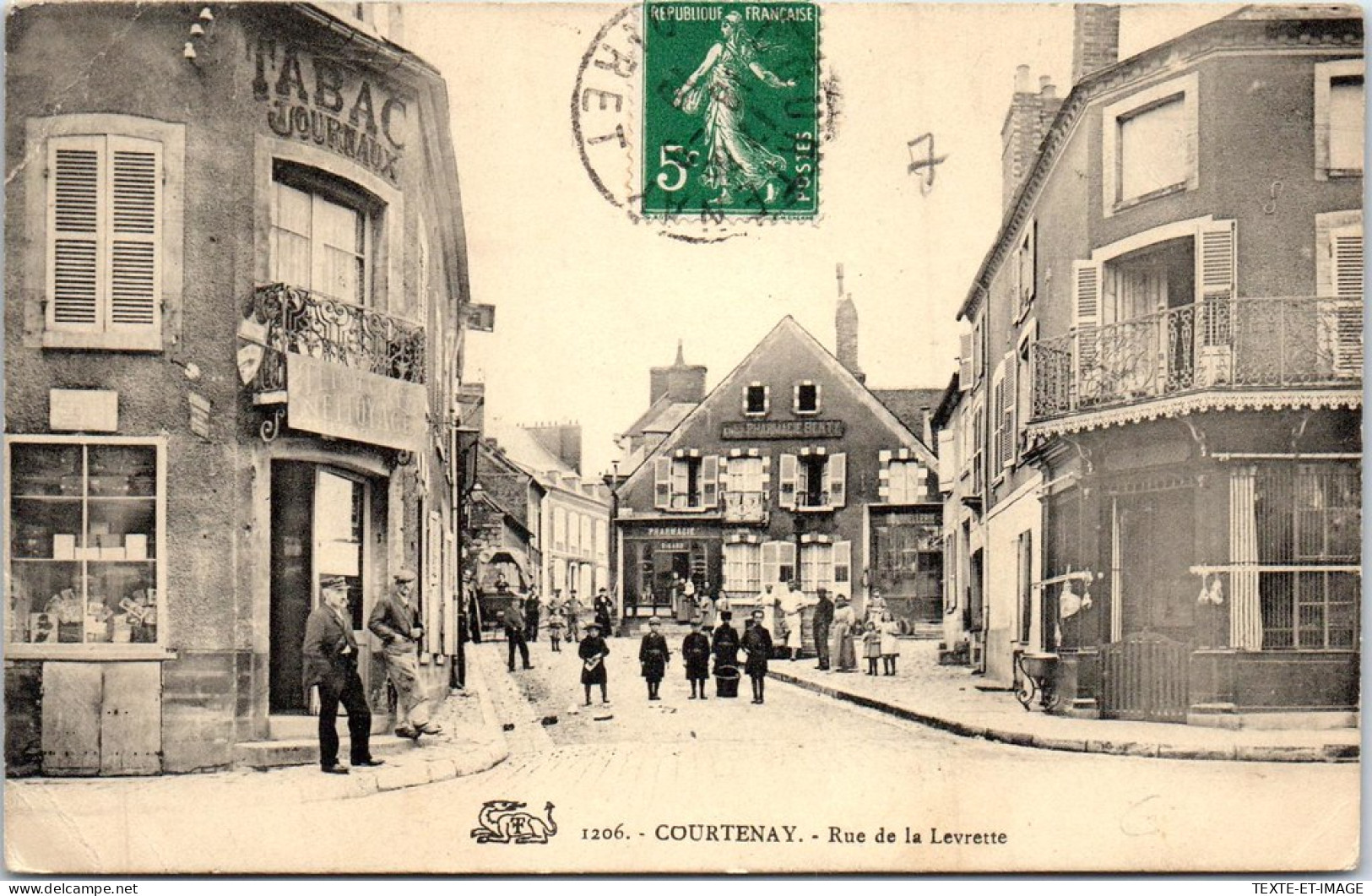 45 COURTENAY - La Rue De La Leuvrette.  - Courtenay