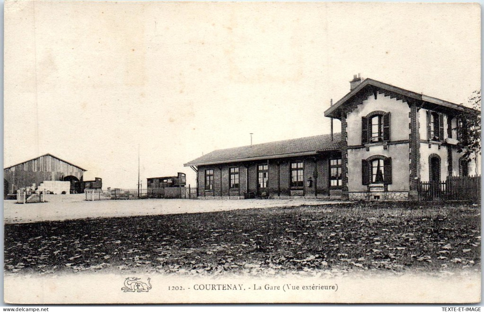 45 COURTENAY - La Gare, Vue Exterieure  - Courtenay
