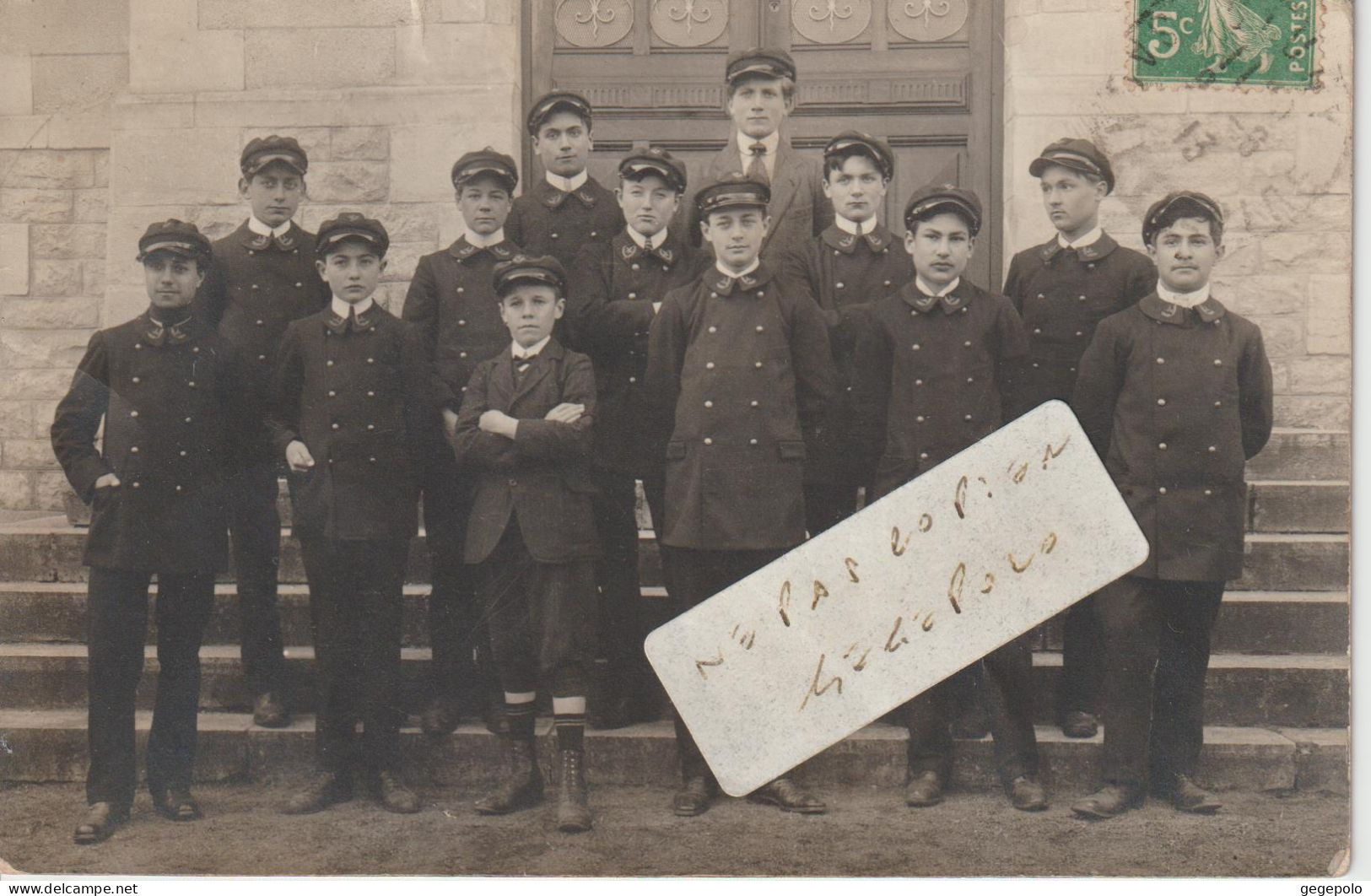 CLUNY - Un Groupe De Jeunes Gens Qui Pose En 1913 ( Carte Photo ) - Cluny