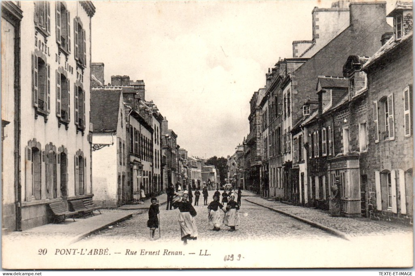 29 PONT L'ABBE - Perspective De La Rue Ernest Renan. - Pont L'Abbe