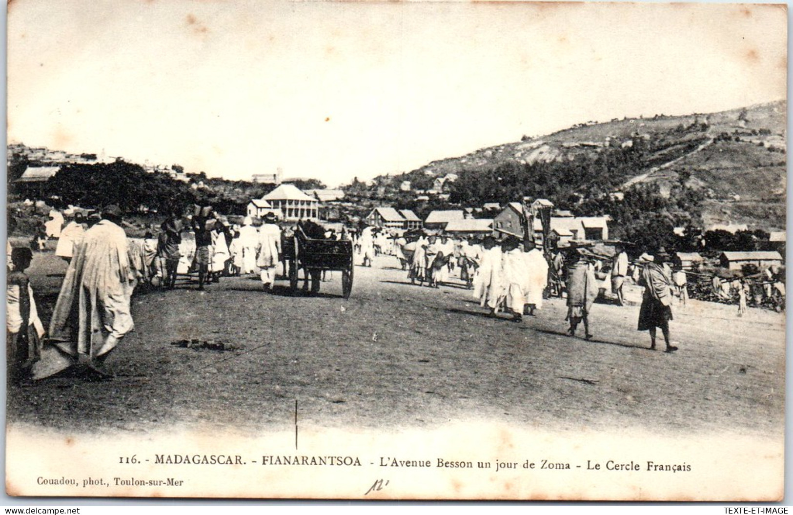 MADAGASCAR - FIANARANTSOA - Avenue Besson Jour De Zoma  - Madagaskar