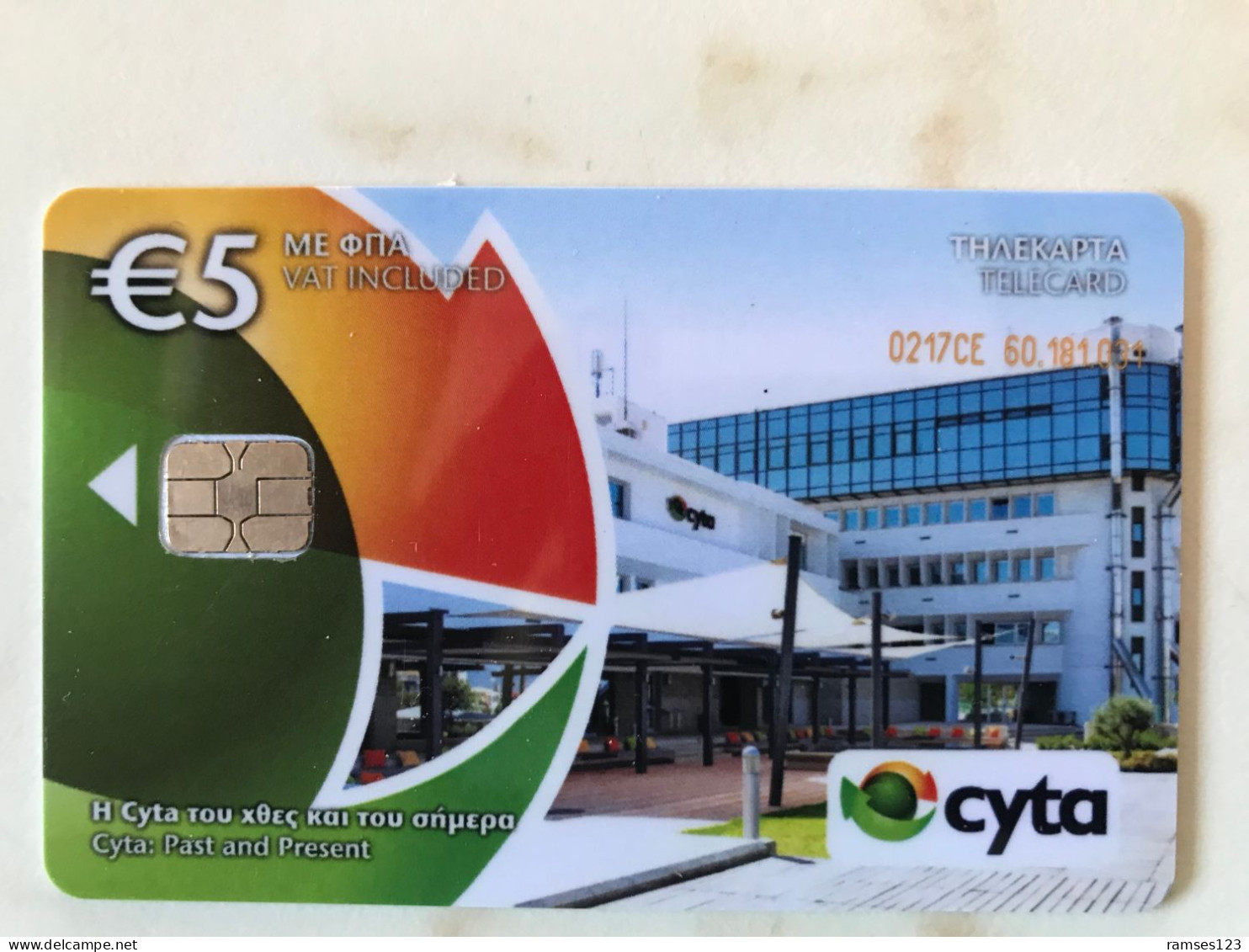 CYPRUS    COLLECTORS   CARD  PAST AND PRESENT   2  NO NOTCHED ONLY 500  EX - Cyprus