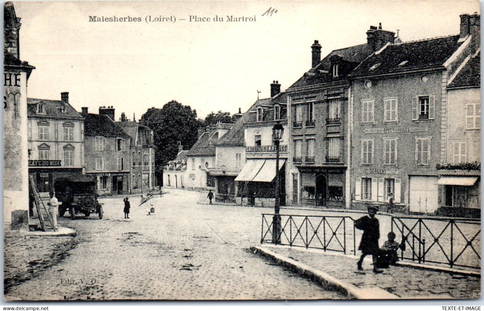 45 MALESHERBES - La Place Du Martroi  - Malesherbes