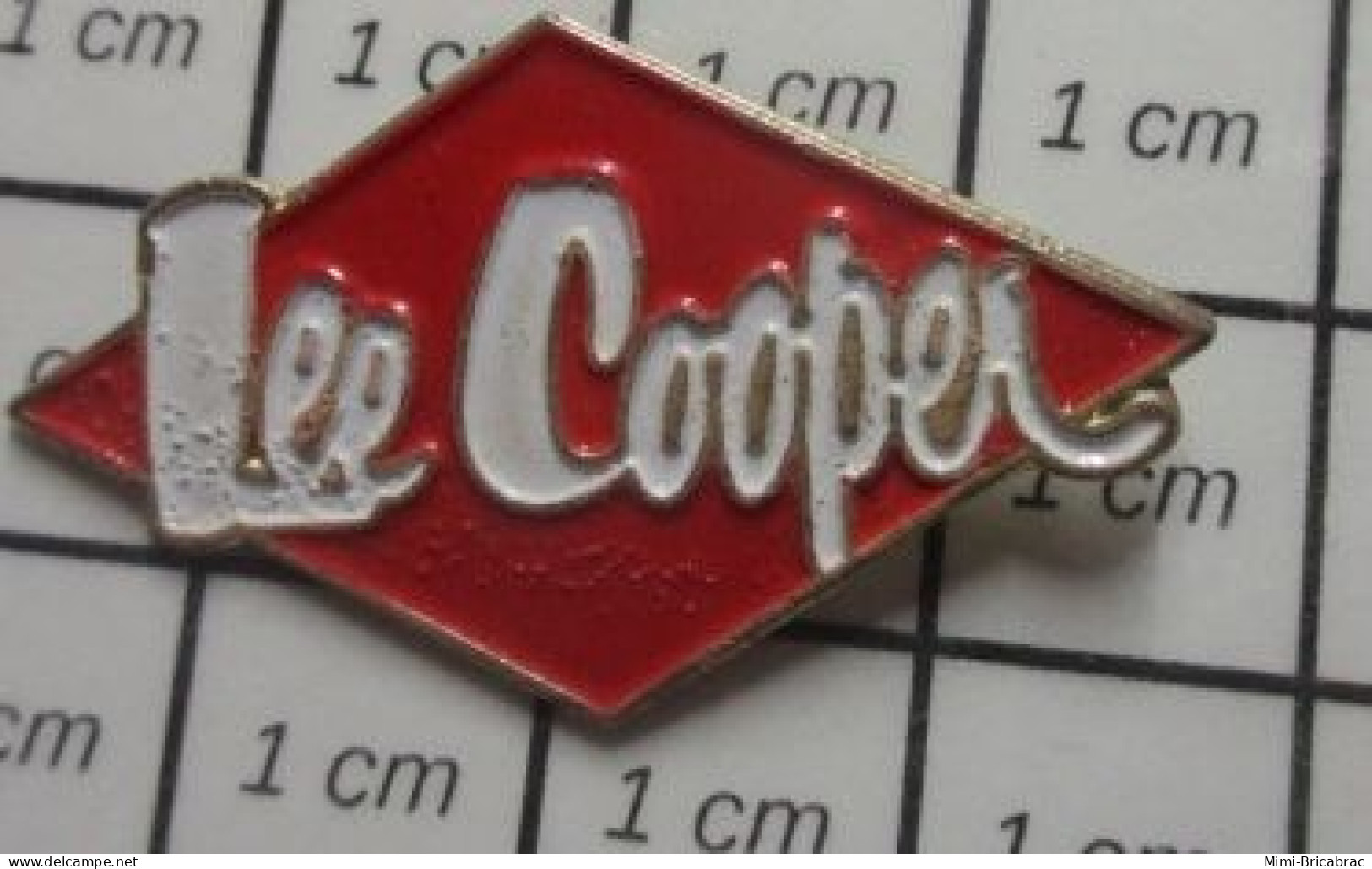 1319 Pin's Pins / Beau Et Rare /  MARQUES / LEE COOPER LOGO ANNEES 90 - Markennamen