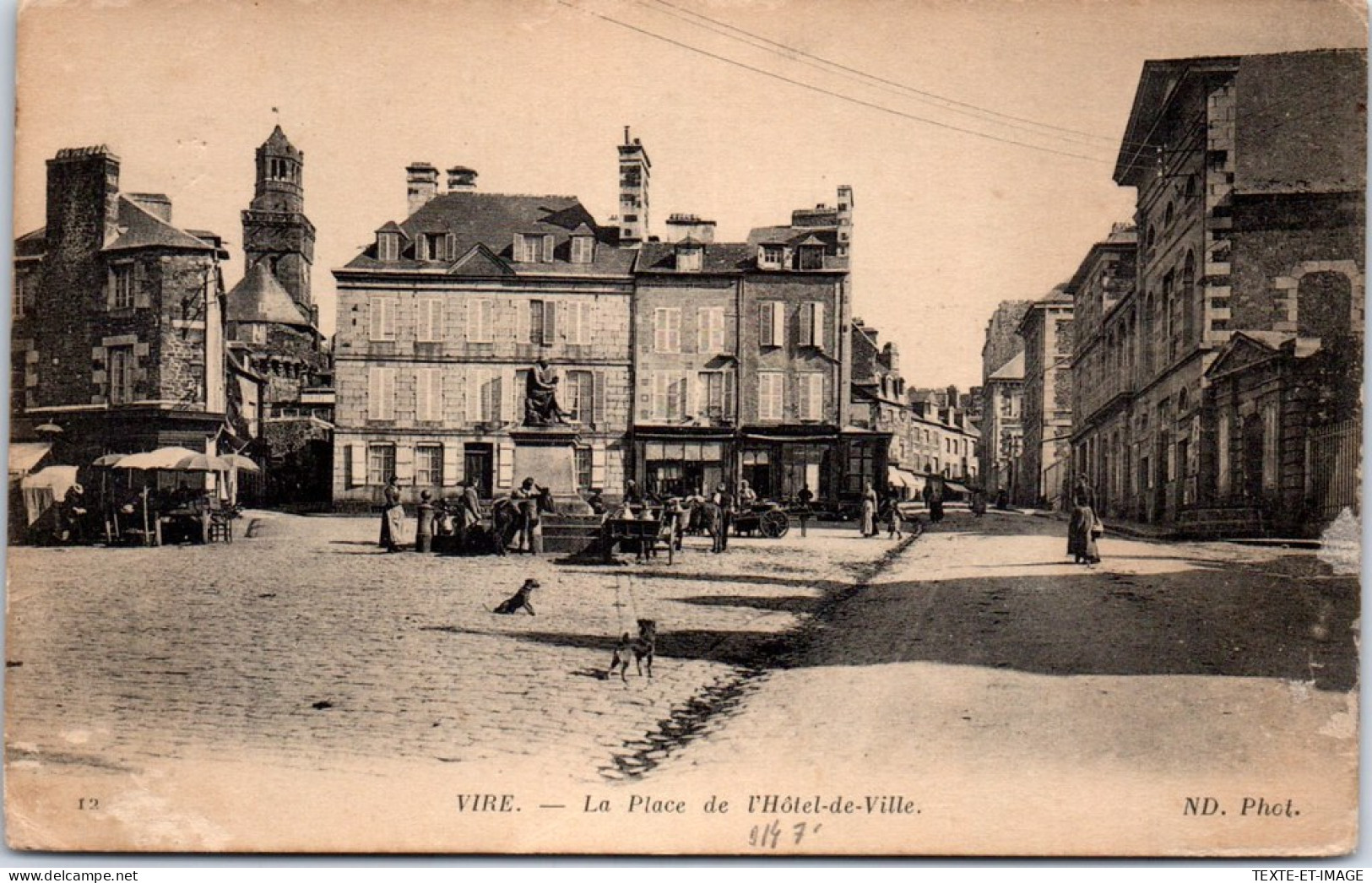 14 VIRE - La Place De L'hotel De Ville, Vue Partielle - Vire