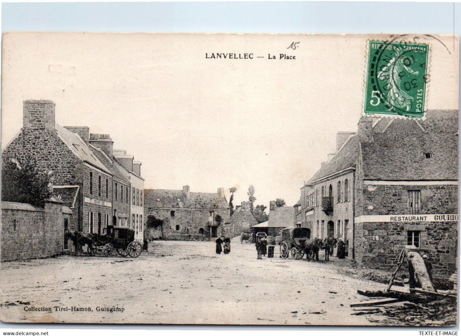 22 LANVELLEC - Vue Generale De La Place  - Lanvellec