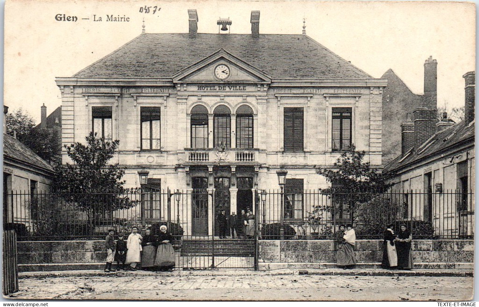 45 GIEN - La Mairie, Vue Generale De La Facade. - Gien