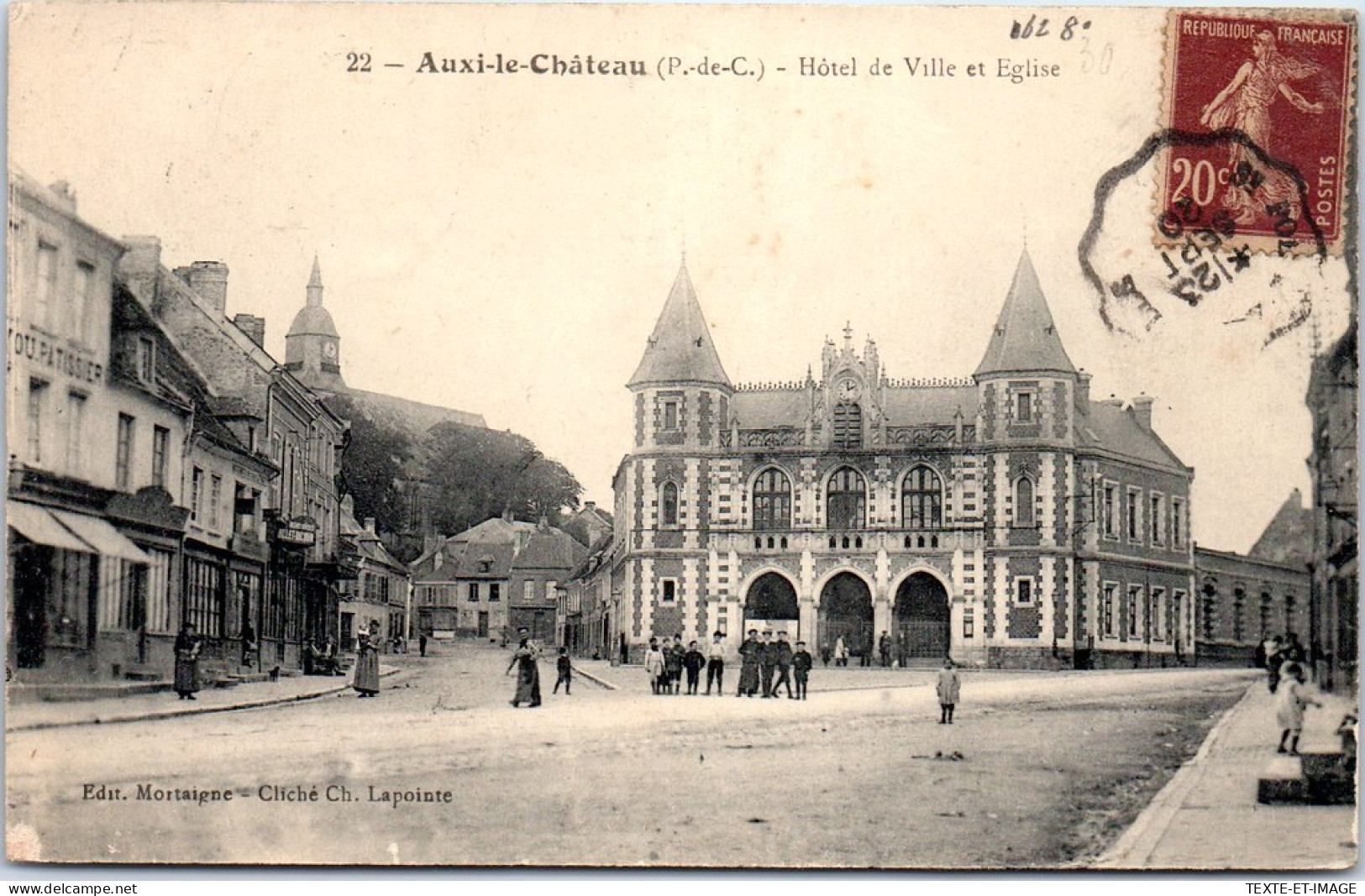 62 AUXI LE CHATEAU- Hotel De Ville Et L'eglise. - Auxi Le Chateau
