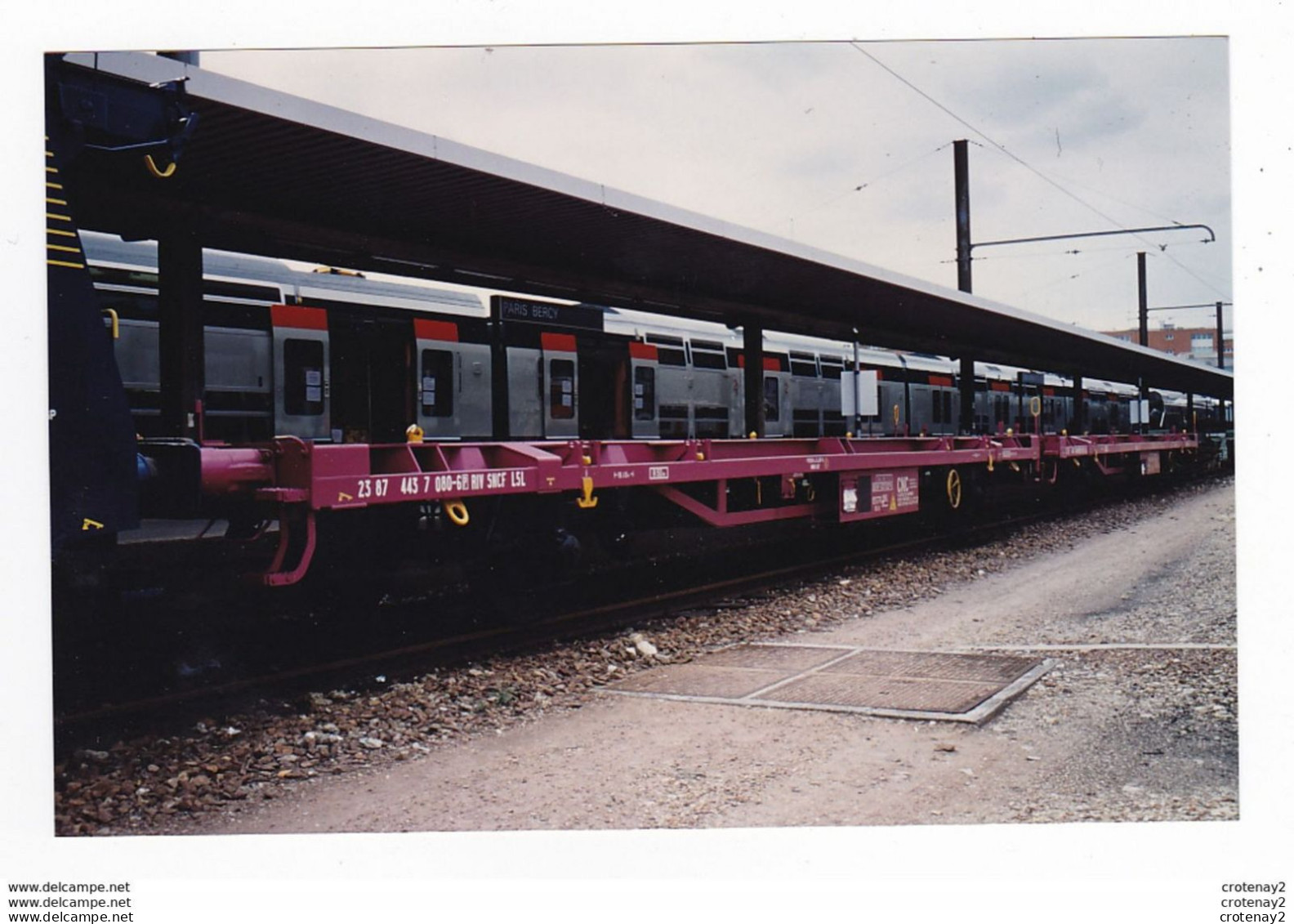 PHOTO Originale TRAINS Wagon Plat SNCF De La CNC En Gare De PARIS BERCY Non Datée - Treinen