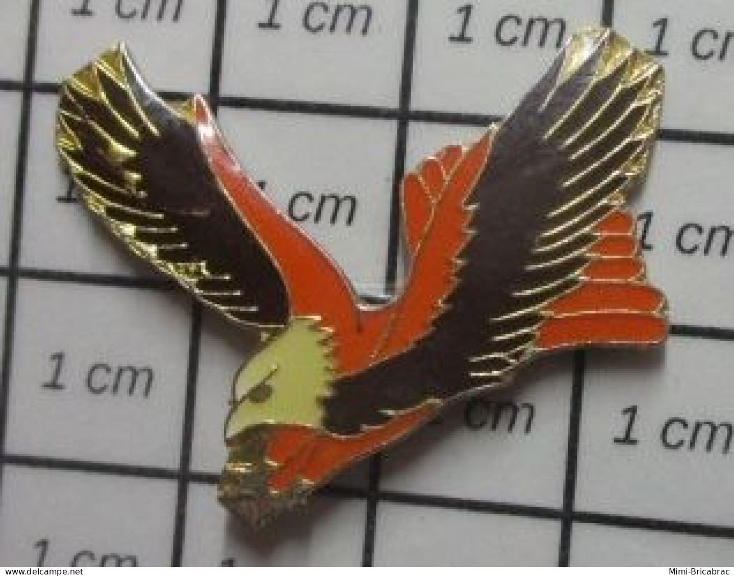 413e Pin's Pins / Beau Et Rare / ANIMAUX / OISEAU AIGLE BLANC ORANGE ET NOIR AUX AILES DEPLOYEES - Tiere